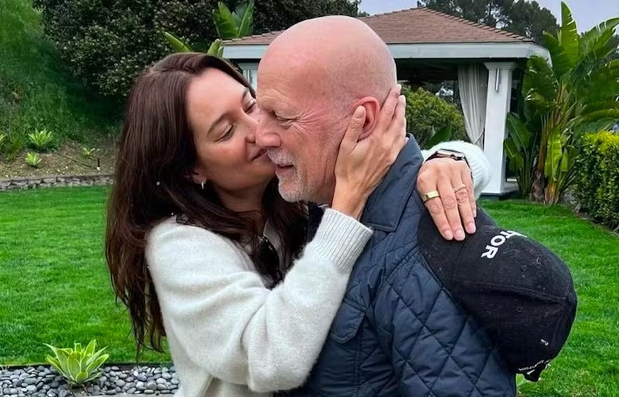 Esposa de Bruce Willis fala sobre batalha do ator contra a demência