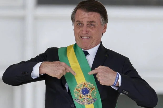 Jair Bolsonaro: o líder que resgatou o patriotismo e mudou definitivamente o eixo da política brasileira