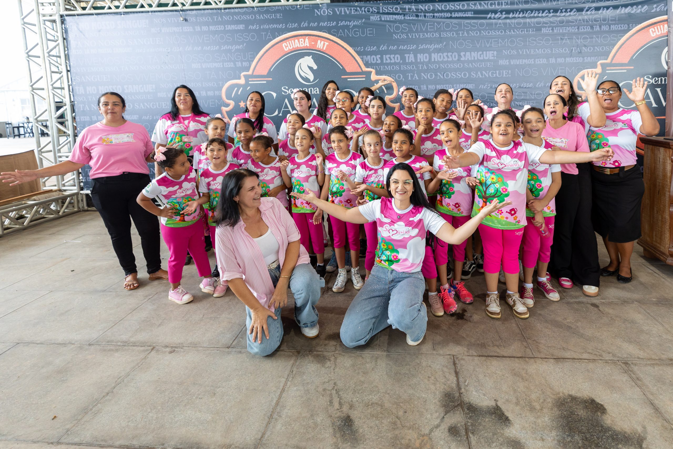 Simininas vivem dia especial na Semana do Cavalo e conhecem universo equestre em Cuiabá