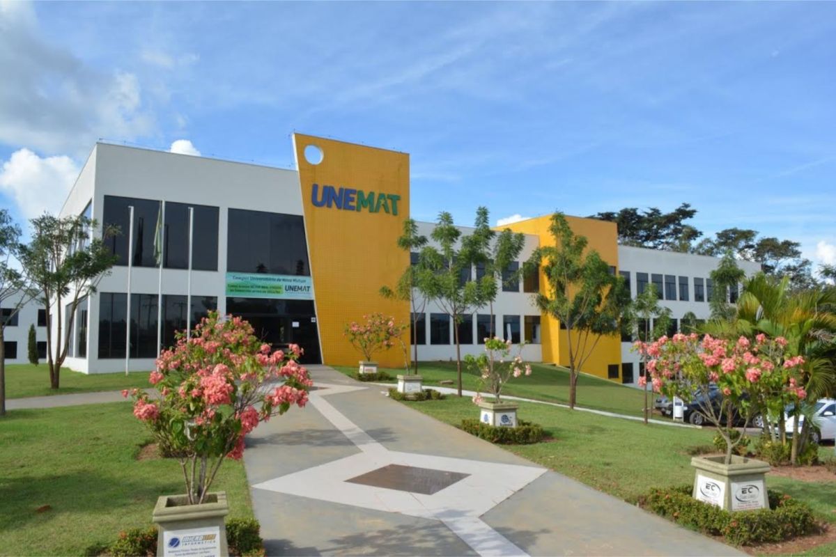 Unemat abre seletivo para intérprete de Libras e ledor com salário de R$ 3,8 mil