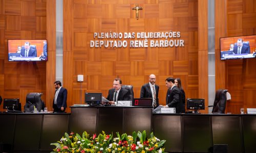 ALMT acelera votações e aprova pacote com 65 projetos em duas sessões