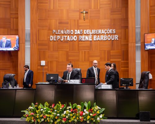 ALMT acelera votações e aprova pacote com 65 projetos em duas sessões