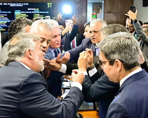 Base governista recorre a Alcolumbre para tentar anular sessão da CPMI do INSS