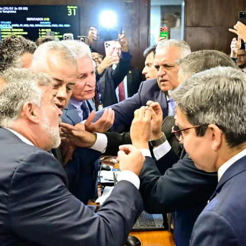 Base governista recorre a Alcolumbre para tentar anular sessão da CPMI do INSS