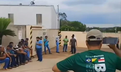 Produtores fecham entrada de laticínio em Quatro Marcos e exigem pagamento após meses sem receber: “Queremos solução imediata”