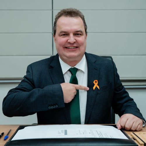 Max Russi transforma o Abril Laranja em política pública permanente no combate à crueldade animal em Mato Grosso