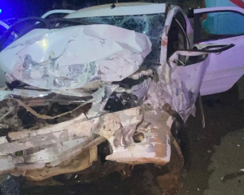 Acidente com ônibus: Bombeiros resgatam motorista preso às ferragens e socorrem quatro feridos