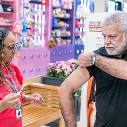 Prefeitura faz 2ª rodada de vacinação contra gripe em shoppings de Cuiabá neste sábado