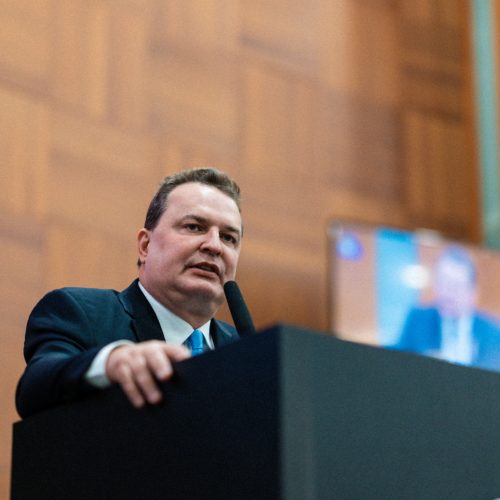 Todo respeito, dignidade e valorização aos idosos