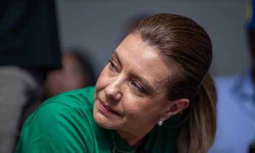 Atritos, crises e avanços: o turbulento primeiro ano da gestão Flávia Moretti em Várzea Grande