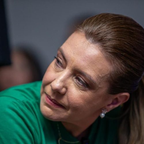 Atritos, crises e avanços: o turbulento primeiro ano da gestão Flávia Moretti em Várzea Grande