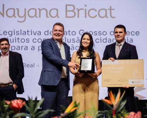 Presidente Max Russi entrega prêmios do 1º Troféu Parlamento de Jornalismo