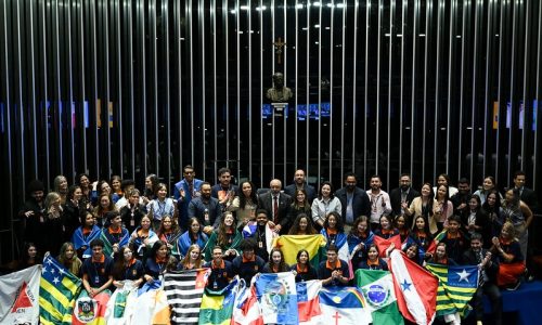 Senador Wellington Fagundes reforça importância do Jovem Senador para a democracia