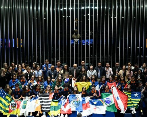 Senador Wellington Fagundes reforça importância do Jovem Senador para a democracia