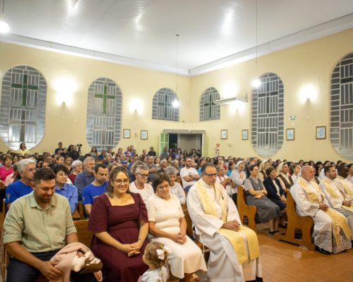 Nova Brasilândia empossa novo pároco em cerimônia que reuniu fiéis e lideranças políticas