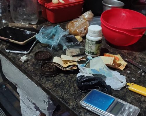 Operação conjunta fecha ponto de tráfico no Vila União e prende suspeita em MT