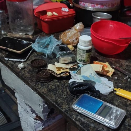 Operação conjunta fecha ponto de tráfico no Vila União e prende suspeita em MT