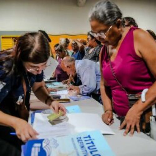 Regularização fundiária avança em Cuiabá com entrega de 144 escrituras no Pedra 90