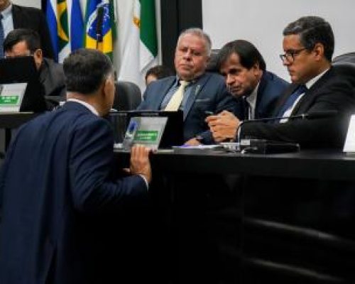 Câmara de Cuiabá aguarda parecer para convocação de suplente após afastamento de vereador investigado por corrupção