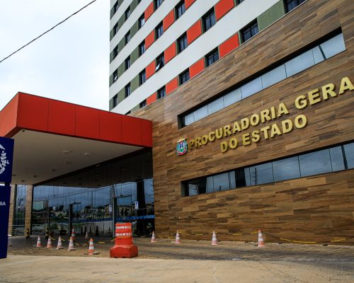 Mauro Mendes pede urgência para criação de 100 novos cargos na PGE; impacto será de R$ 23,6 milhões ao ano