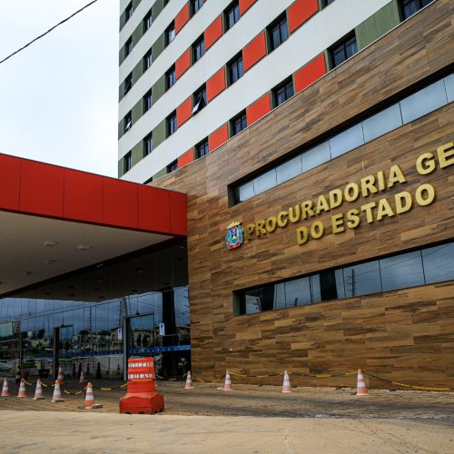 Mauro Mendes pede urgência para criação de 100 novos cargos na PGE; impacto será de R$ 23,6 milhões ao ano