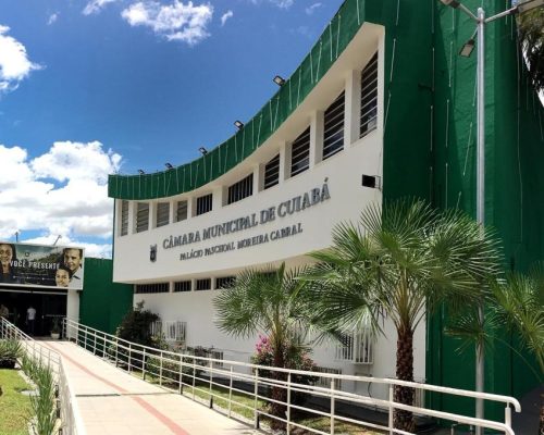 Câmara de Cuiabá convoca suplentes após decisão oficial sobre afastamento de vereadores