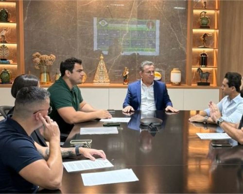 Guns N’ Roses em Cuiabá: Governo de Mato Grosso assina termo para show histórico na Arena Pantanal