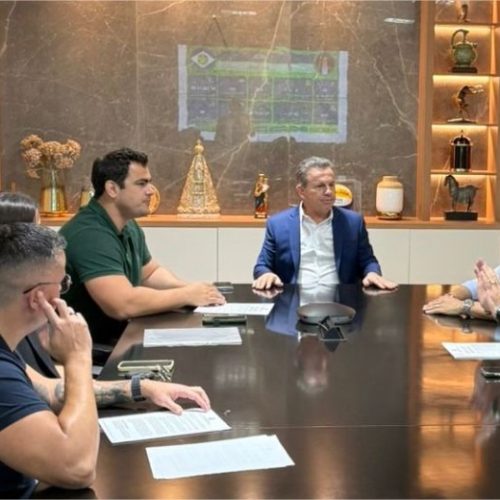 Guns N’ Roses em Cuiabá: Governo de Mato Grosso assina termo para show histórico na Arena Pantanal