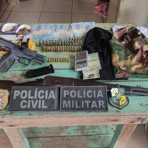 Ação integrada da PM e Polícia Civil recolhe armas, munições e porções de maconha em zona rural