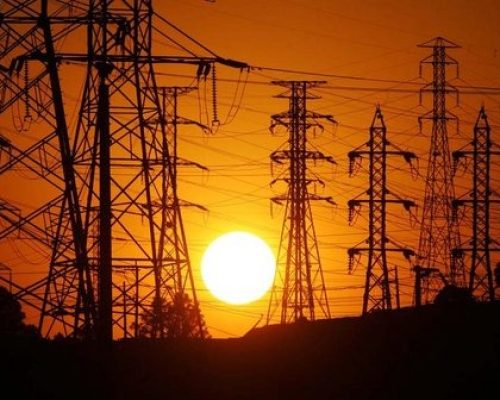 Horário de verão pode voltar? ONS avalia medida para evitar risco de apagões no Brasil