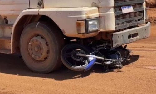 Jovem de 17 anos morre em acidente entre moto e carreta na BR-163, em Sinop