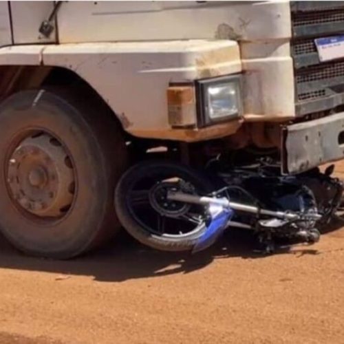 Jovem de 17 anos morre em acidente entre moto e carreta na BR-163, em Sinop