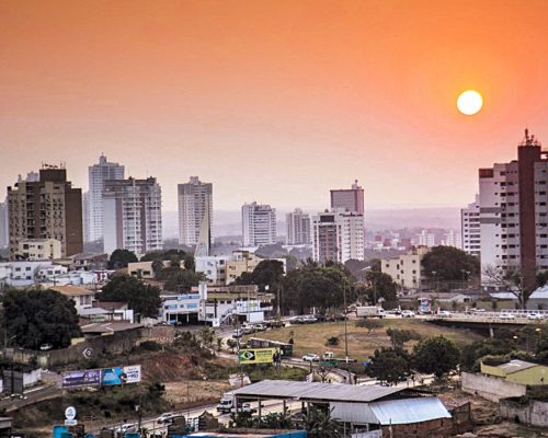 Semana começa com frio pela manhã, calor à tarde e alerta de baixa umidade em Mato Grosso