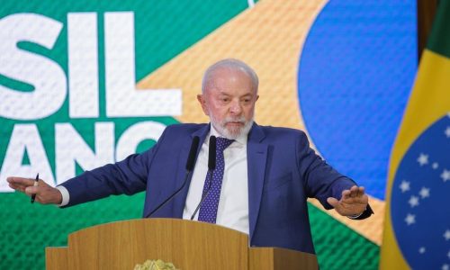 No simbólico dia 13, Lula lança plano bilionário contra tarifaço de Trump e acirra disputa comercial