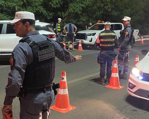 Operação Lei Seca resulta na prisão de dois condutores embriagados e remoção de 16 veículos