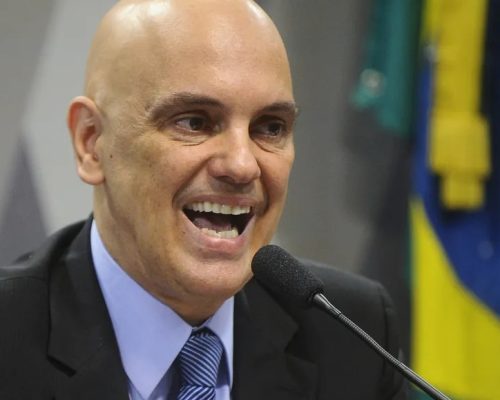 Alexandre de Moraes afirma que julgamento de Bolsonaro seguirá: “Não há a menor possibilidade de recuar um milímetro sequer”