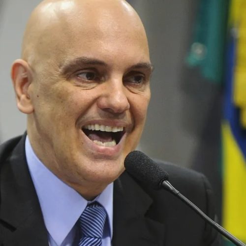 Alexandre de Moraes afirma que julgamento de Bolsonaro seguirá: “Não há a menor possibilidade de recuar um milímetro sequer”