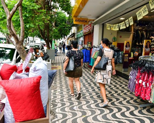 Varejo cresce no 1º semestre e desemprego recua para 2,8% em Mato Grosso