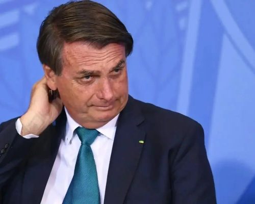 Alexandre de Moraes determina vigilância integral de Bolsonaro