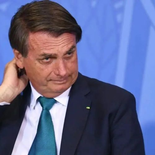 Alexandre de Moraes determina vigilância integral de Bolsonaro