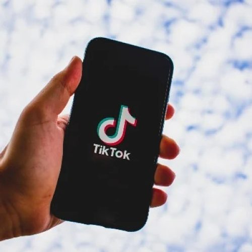 TikTok é multado em US$ 600 milhões por envio ilegal de dados à China