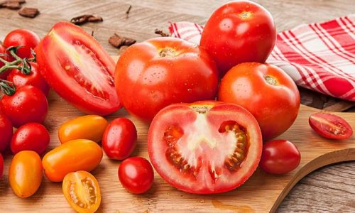 Tomate despenca 60% e abacaxi dispara 27%: semana tem forte oscilação de preços