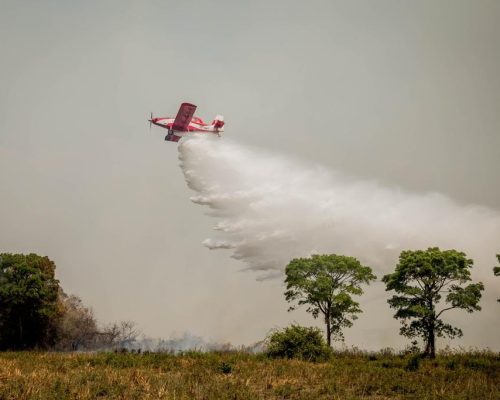 Corpo de Bombeiros monta força tarefa e extingue incêndio em Chapada dos Guimarães