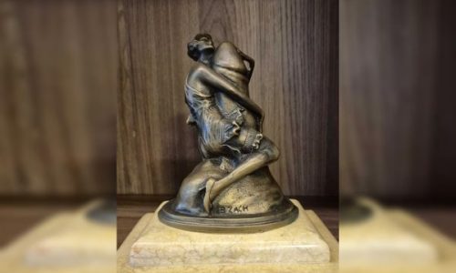 Esculturas eróticas são apreendidas pela PF na casa de Nelson Wilians