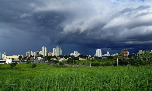 Inmet prevê chuvas isoladas em Mato Grosso, mas calor de até 39°C continua no fim de semana