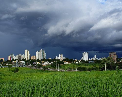 Inmet prevê chuvas isoladas em Mato Grosso, mas calor de até 39°C continua no fim de semana