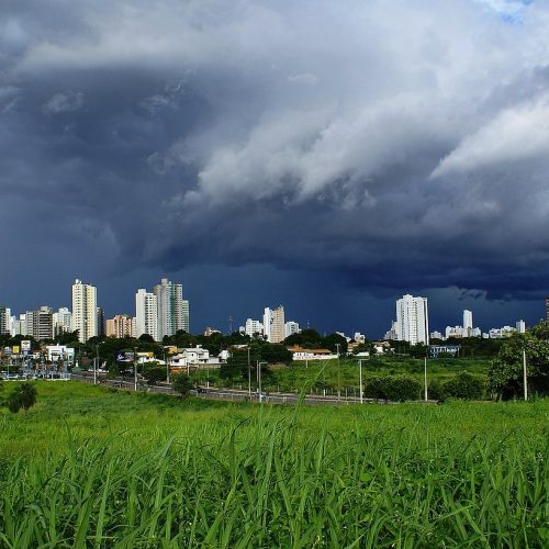 Inmet prevê chuvas isoladas em Mato Grosso, mas calor de até 39°C continua no fim de semana