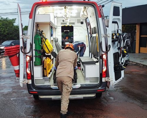 Bombeiros militares orientam família por telefone e salvam bebê engasgado