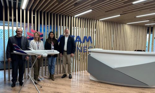 Latam avalia criação de voo direto entre Cuiabá e Peru após reunião com governo de MT