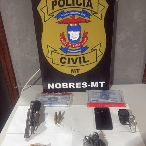 Polícia Civil prende 3 pessoas com drogas e arma de fogo dentro de veículo